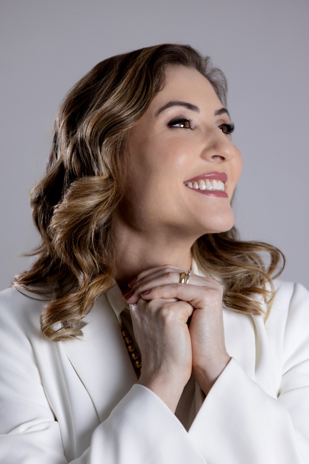 Dra. Jânia Scardua em seu consultório
